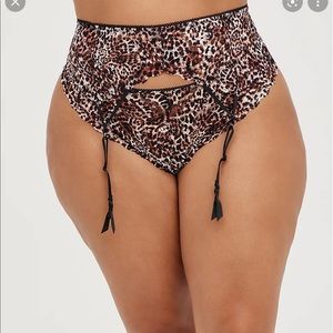 TORRID GARTER - LACE STRAPPY LEOPARD size 3/4 NWT